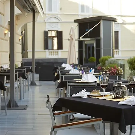 Astoria Hotel 4*