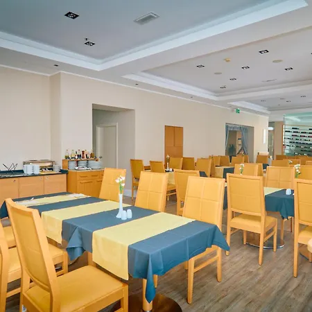 Astoria Hotel 4*