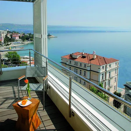 Astoria Hotel 4*