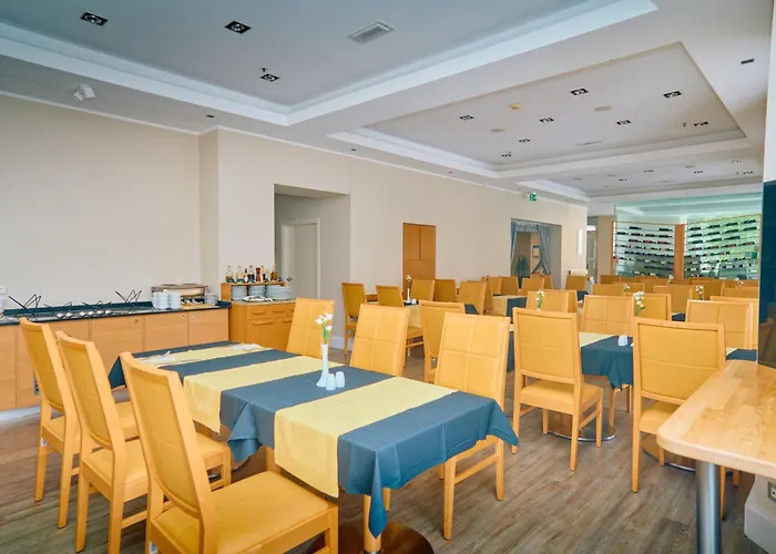 Astoria Hotel 4*