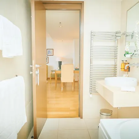 Astoria Hotel 4*