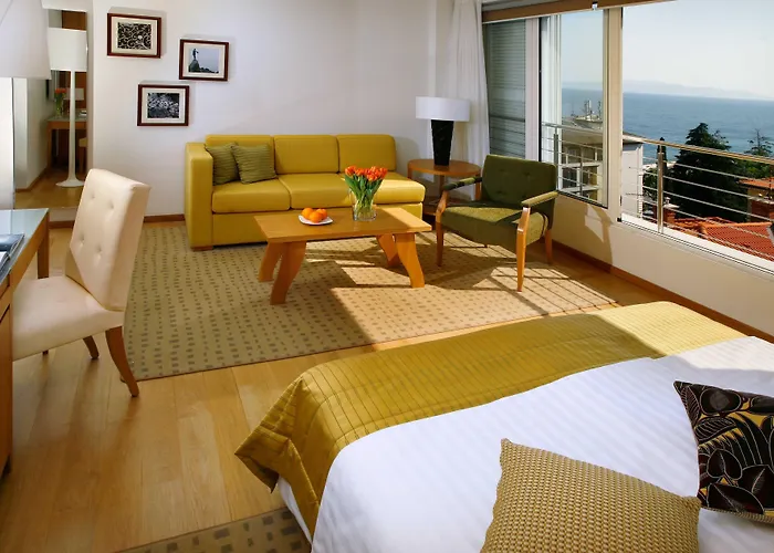 Astoria Hotell 4*